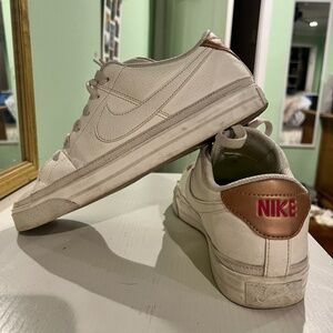 Women’s Nike court legacy size 8.5